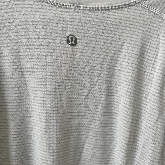 Lululemon Men’s White Tech Short- Sleeve Shirt Size L - Picture 2 of 2